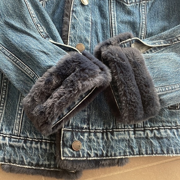 Good American the Luxe touch faux fur trim denim jacket - Picture 10 of 17